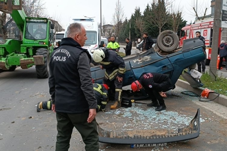 D&uuml;zce'de takla atan otomobil hurdaya d&ouml;nd&uuml;: &Ccedil;ok sayıda yaralı var