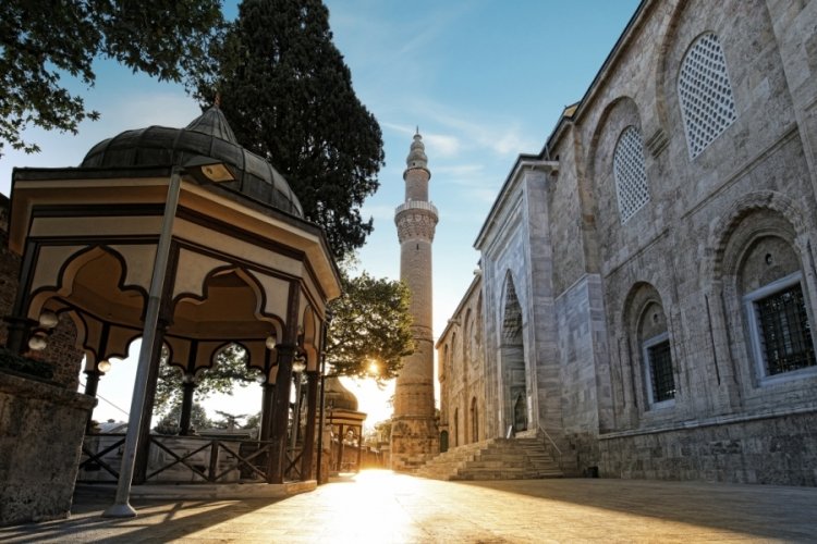 Bir&ccedil;ok ile &ccedil;amur ve g&ouml;k g&uuml;r&uuml;lt&uuml;l&uuml; sağanak uyarısı! Bursa'da bug&uuml;n hava nasıl olacak?