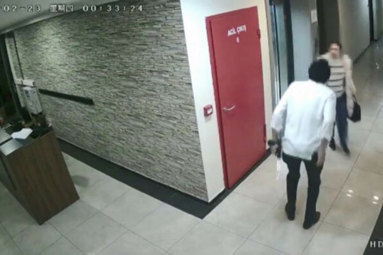 Sevgilisini darbeden silahlı maganda polisi g&ouml;r&uuml;nce ka&ccedil;tı
