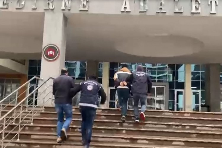 Ter&ouml;r &ouml;rg&uuml;tlerini yurt dışına ka&ccedil;ırma girişiminde bulunan 2 zanlı tutuklandı