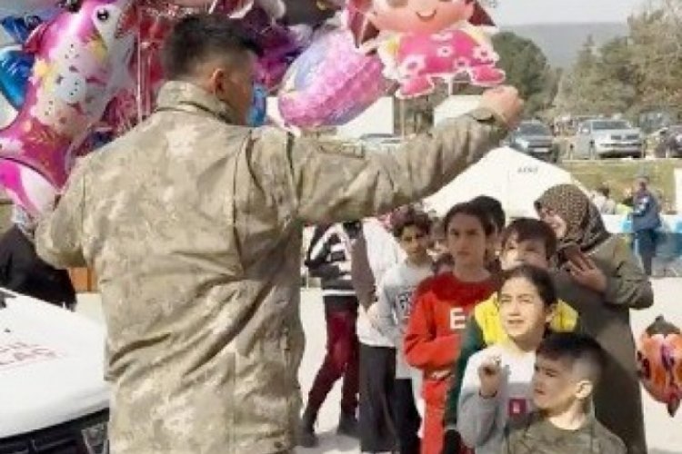 Mehmet&ccedil;ik'ten depremzede &ccedil;ocuklara moral desteği