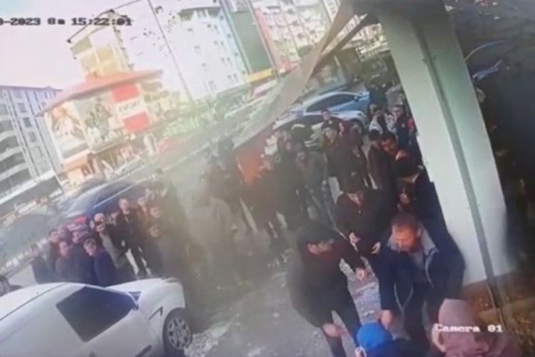 Erzurum'da kafasına buz par&ccedil;ası d&uuml;şen vatandaş hayatını kaybettin