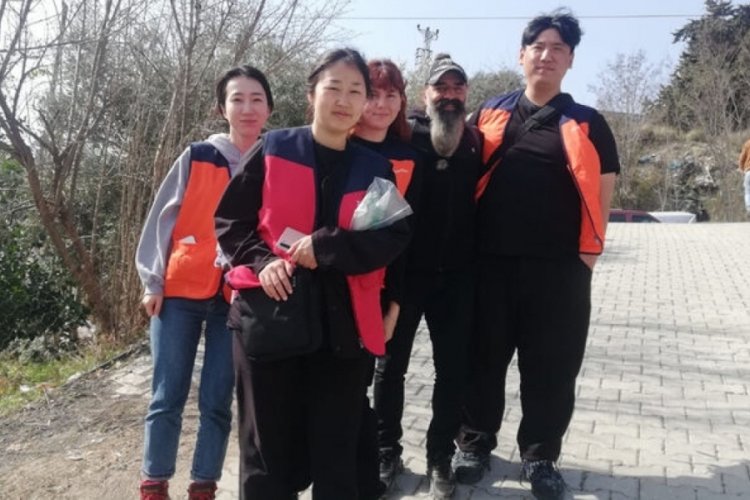 G&uuml;ney Koreli g&ouml;n&uuml;ll&uuml;ler, depremzedelere 500 gıda kolisi bağışladı