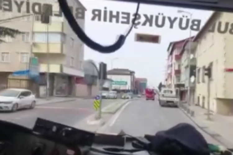 İstanbul'da itfaiyeye yol vermeyen s&uuml;r&uuml;c&uuml;ye para cezası
