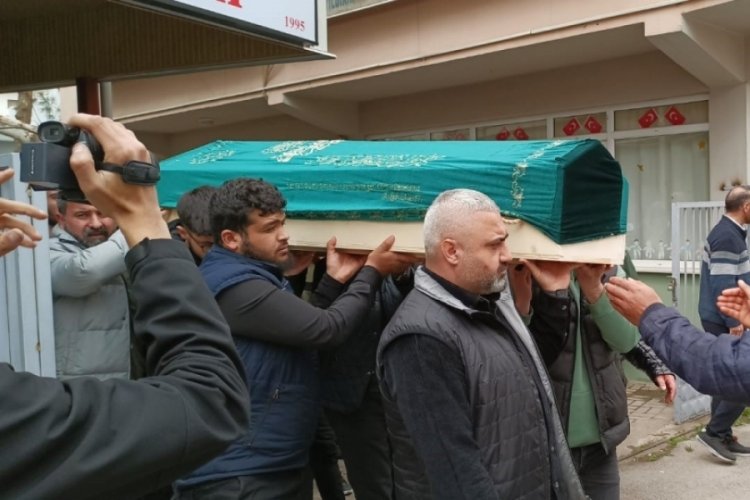 Bursa'da ev arkadaşı tarafından katledilen adam, toprağa verildi