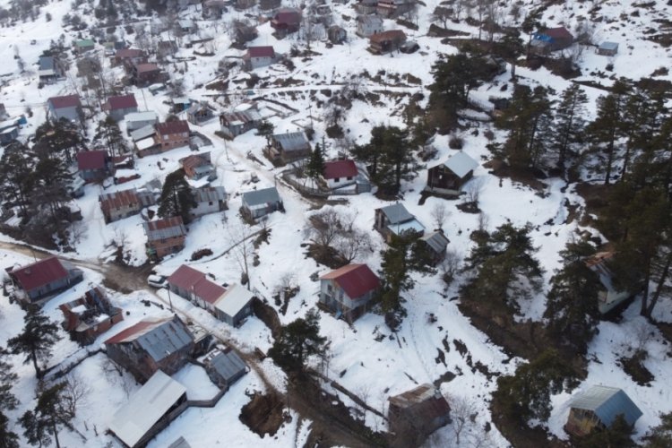 Bolu'nun y&uuml;ksek kesimlerinde karlar erimeye başladı