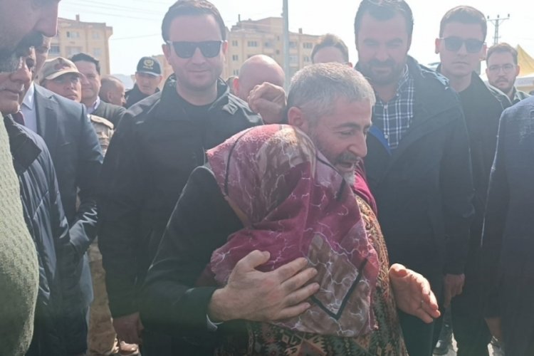 Bakan Nebati, Gaziantep'te depremzedeleri ziyaret etti
