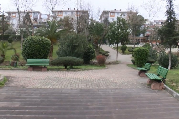 İstanbul'da &ccedil;ocukların parktaki şakalaşmasında kan aktı
