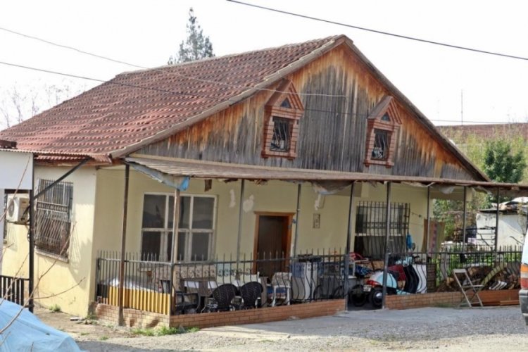 Antalya'da eğik evlerde oturan k&ouml;yl&uuml;: Evin i&ccedil;i rampa gibi
