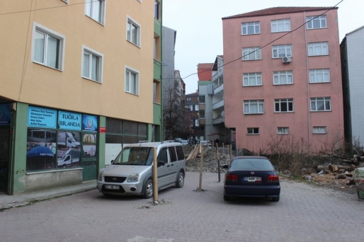 "Tapusu bende" dedi, yolu kapattı