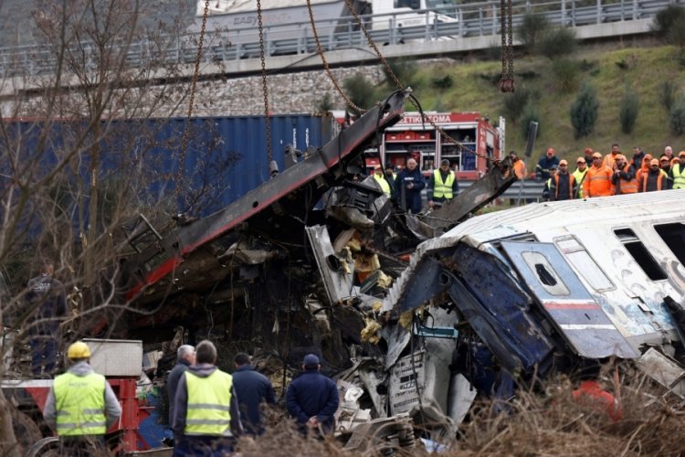 Yunanistan'da tren kazası nedeniyle 3 g&uuml;n ulusal yas ilan edildi