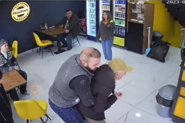 İstanbul Silivri'de Heimlich manevrası ile yaşlı adamın hayatını kurtardı