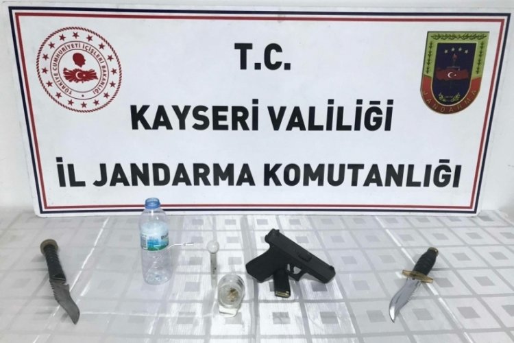 Kayseri'de ş&uuml;pheli şahsın evinde uyuşturucu ele ge&ccedil;irildi