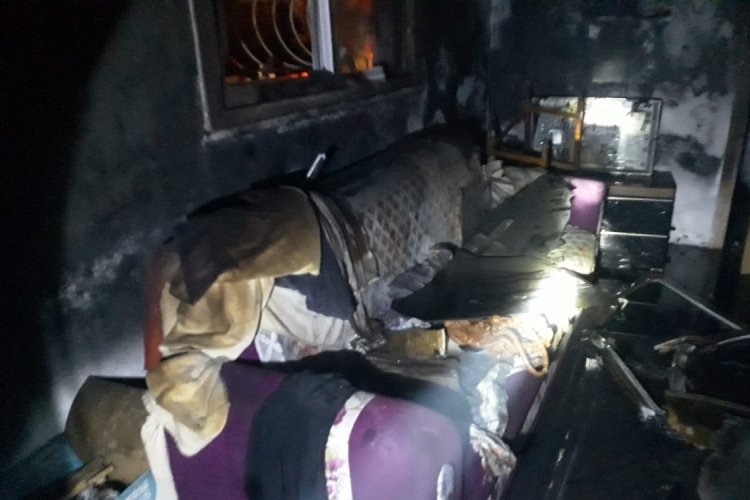Osmaniye'de bir ev yangında k&uuml;le d&ouml;nd&uuml;