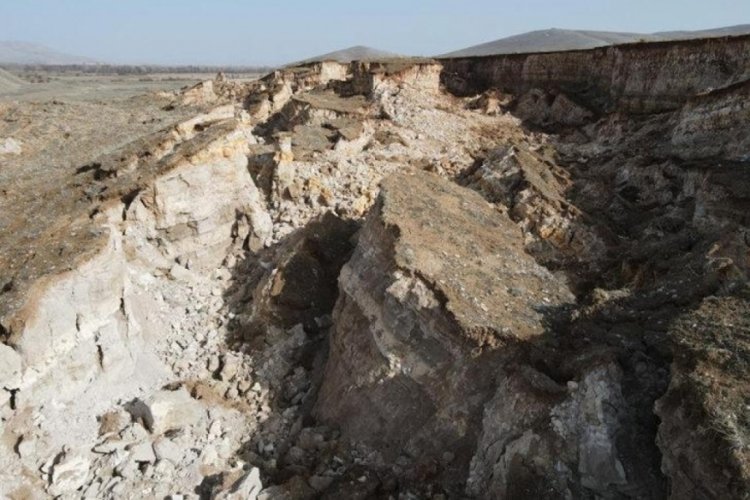 Kahramanmaraş'ta fay hattının başlangıcı g&ouml;r&uuml;nt&uuml;lendi