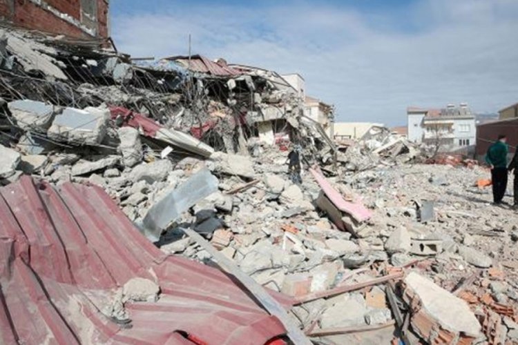 Adıyaman'da 30'dan fazla kişiye mezar olan binanın m&uuml;teahhidi su&ccedil;u depreme attı