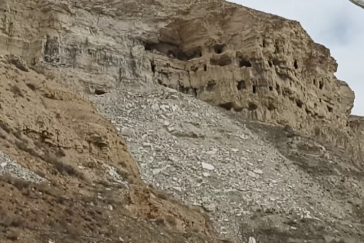 Sivas'ta 4 bin yıllık mağara evleride zarar g&ouml;rd&uuml;