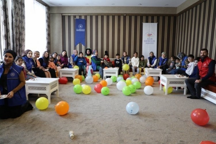 Depremzede Cemre'ye s&uuml;rpriz doğum g&uuml;n&uuml;