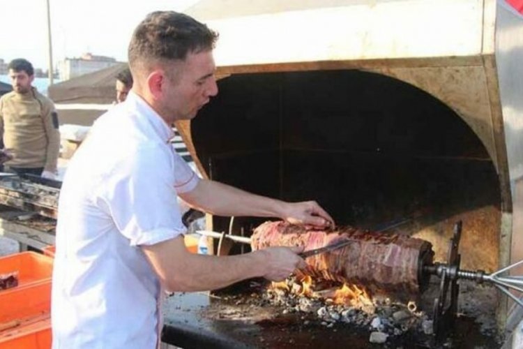 Hataylı depremzedelere Erzurum cağ kebabı ikram edildi