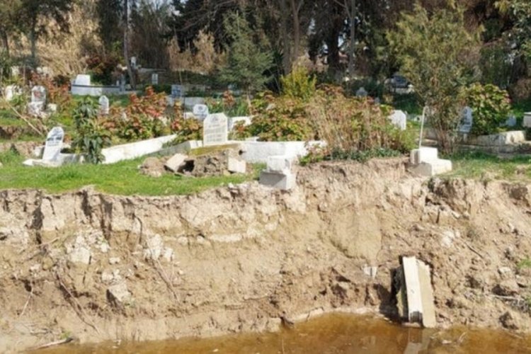 Hatay'da 50'den fazla mezar kayboldu