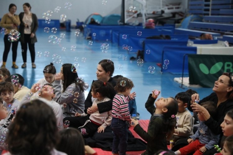 &Ouml;ğretim &uuml;yeleri depremzedelere psikososyal destek i&ccedil;in sahada &ccedil;alışıyor