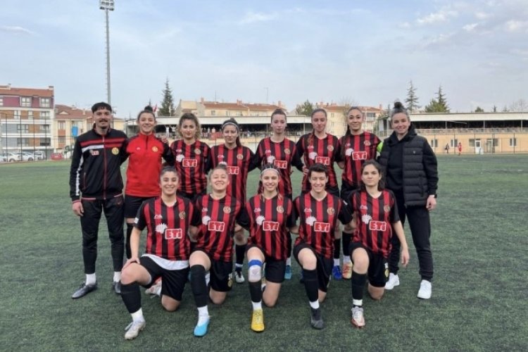 Eskişehirspor hazırlık ma&ccedil;ında g&uuml;ld&uuml;