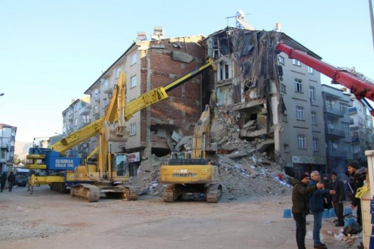 Elazığ'da &ccedil;&ouml;ken apartmanın betonarme projesini yapan sanığa iyi hal indirimi