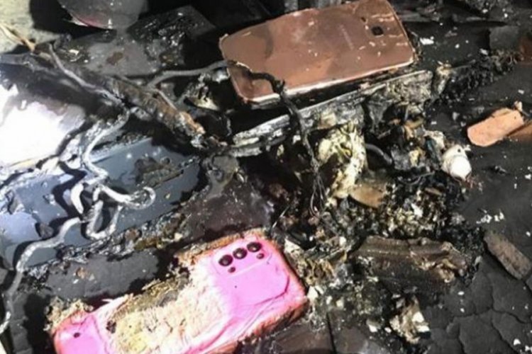 G&uuml;m&uuml;şhane'de şarja takılan 3 cep telefonu yangına neden oldu