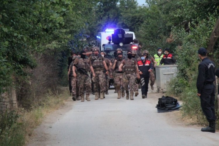 Kocaeli'nde babasını &ouml;ld&uuml;r&uuml;p annesini rehin almıştı, cezası belli oldu
