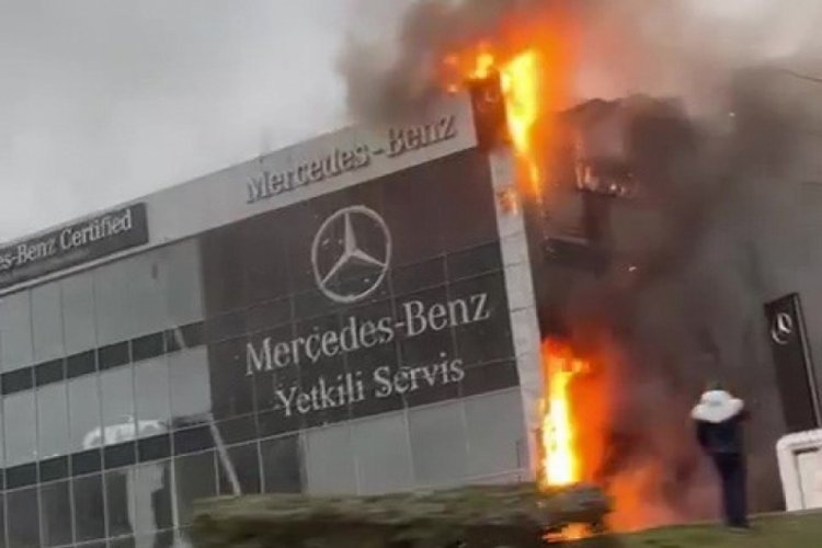 İstanbul Esenyurt'ta otomobil firmasına ait yetkili serviste yangın