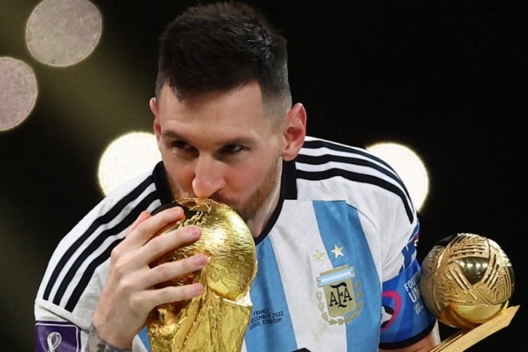 Messi'den takım arkadaşlarına altın kaplama iPhone