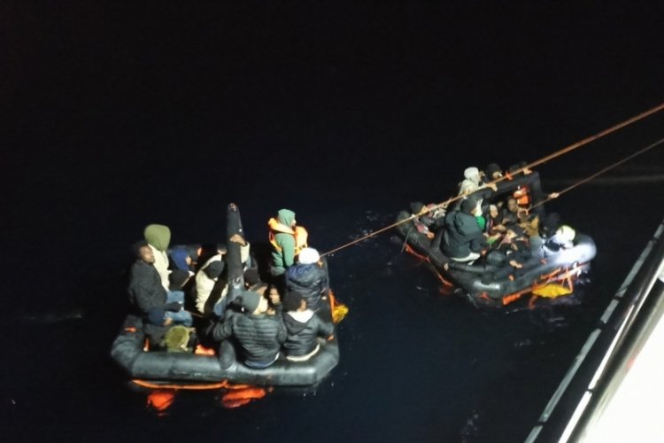 Yunanistan'ın ittiği 42 g&ouml;&ccedil;men İzmir'de kurtarıldı