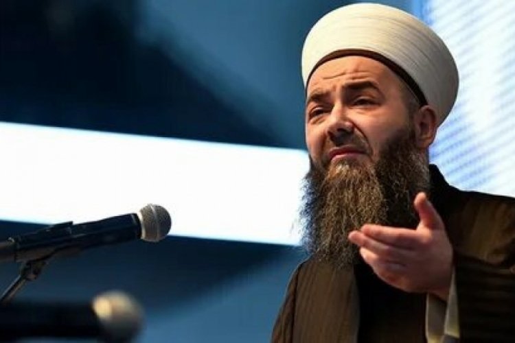 C&uuml;bbeli Ahmet'ten eski Diyanet İşleri Başkanı'na "dinsiz" &ccedil;ıkışı