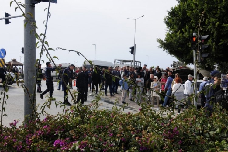 Alanya'da korkun&ccedil; kazada 3 depremzede &ouml;ld&uuml;