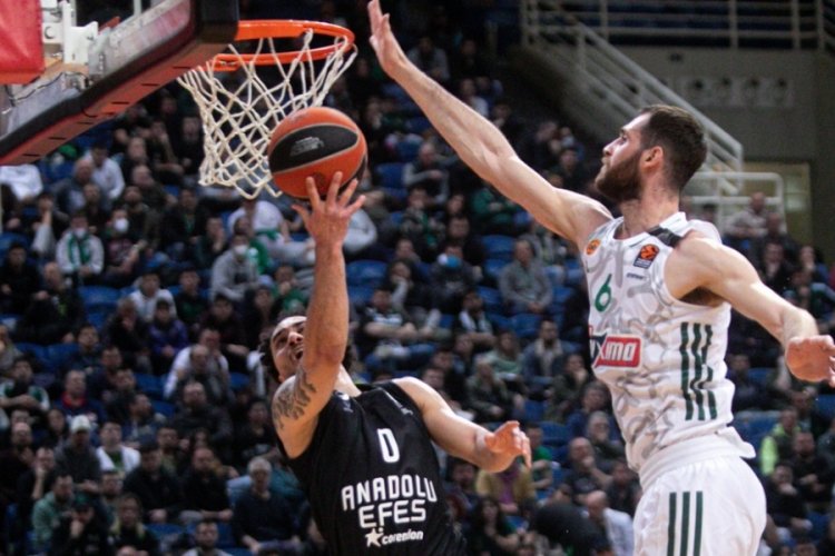 Anadolu Efes, Yunanistan deplasmanından galibiyetle &ccedil;ıktı