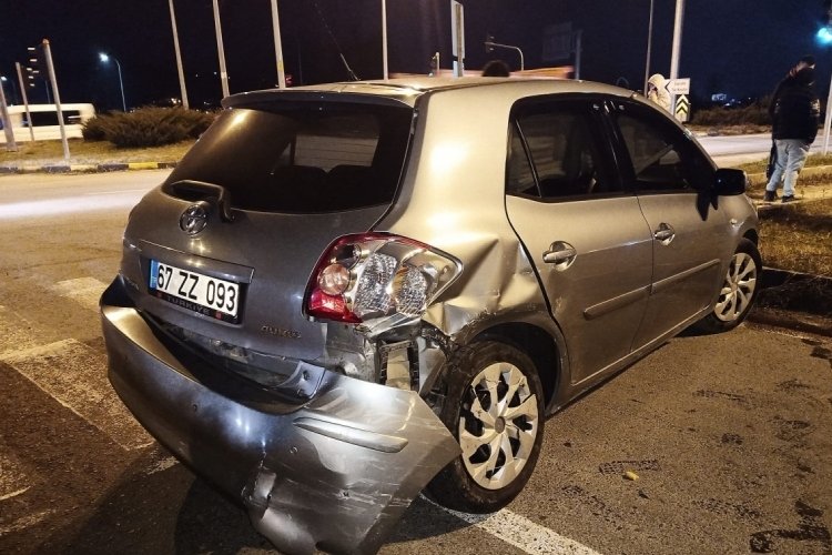 Zonguldak'ta kırmızı ışık ihlali kaza getirdi