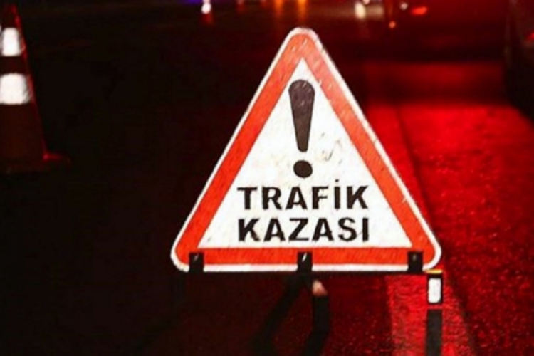 Başkent'te otomobil ile minib&uuml;s kafa kafaya &ccedil;arpıştı: 4 yaralı