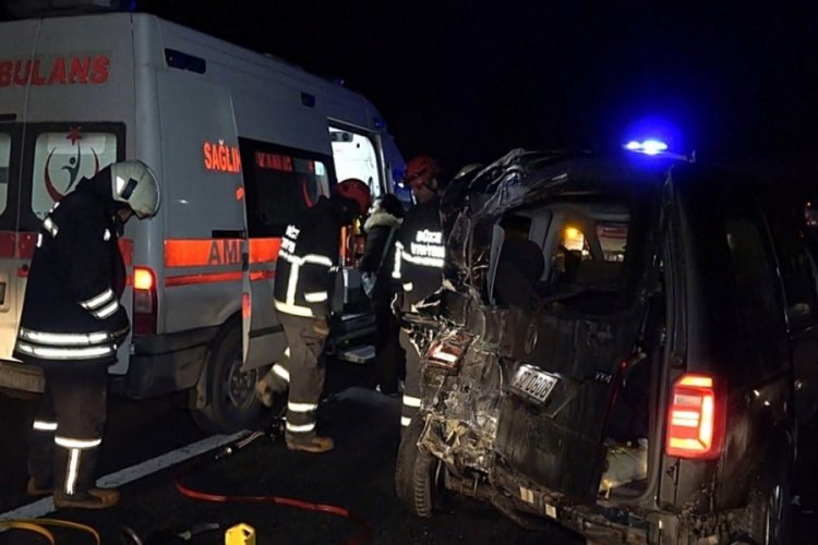 D&uuml;zce'de otoyolda zincirleme kaza