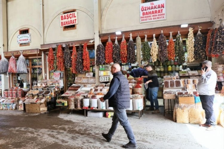 Tarihi Maraş &Ccedil;arşısı esnafı yeniden kepenk a&ccedil;maya başladı