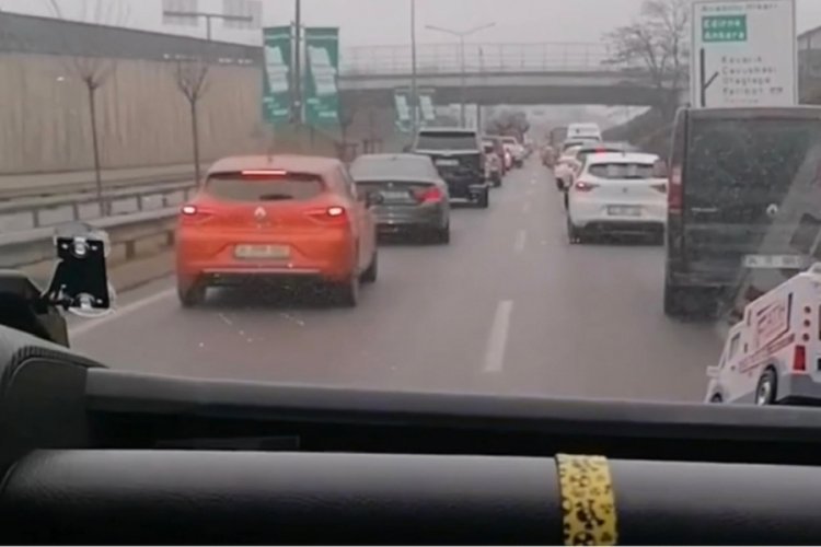 İstanbul'da ambulansa fermuar sistemi ile yol verdiler