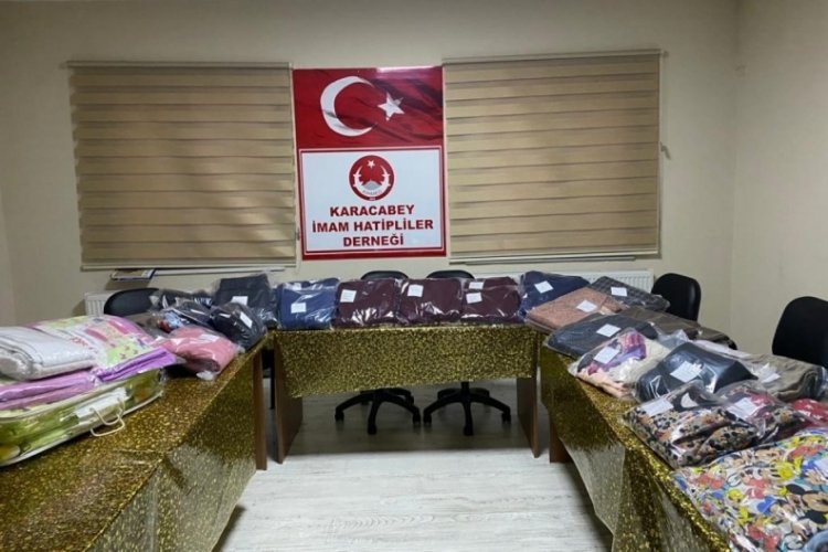 Bursa'da kadınlar depremzedeler i&ccedil;in pijama dikiyor
