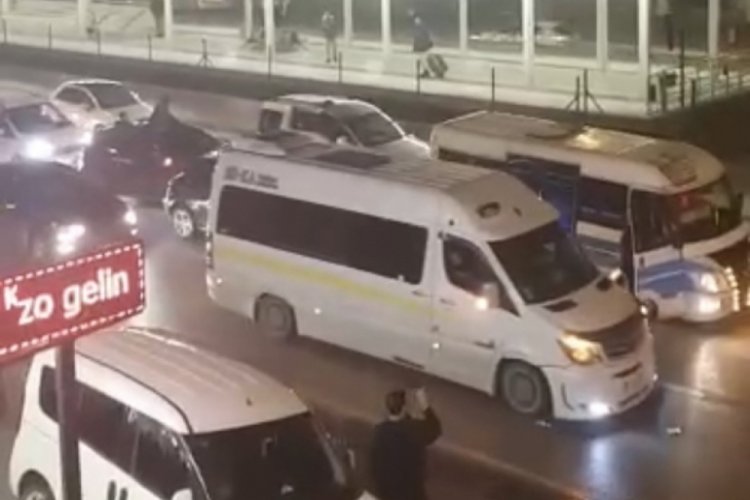 Bursa'da asker konvoyu trafiği tehlikeye attı!