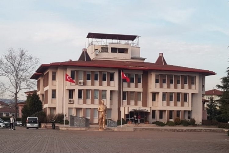 Sapanca'da kaymakamlıkta &ccedil;alışan 49 yaşındaki adam &ouml;l&uuml; olarak bulundu