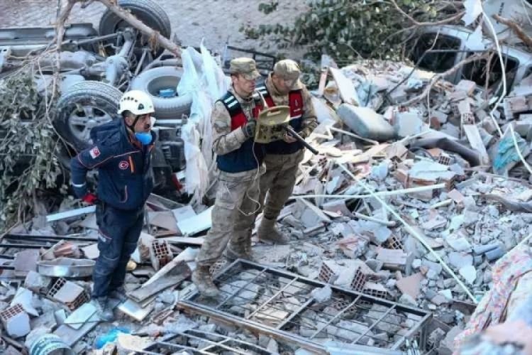 Milli yer altı g&ouml;r&uuml;nt&uuml;leme cihazıyla vatandaşların yeri b&ouml;yle tespit edildi