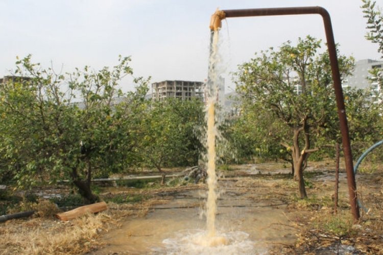 Adana'da depremin bilan&ccedil;osu... Sular &ccedil;amurlu akmaya başladı