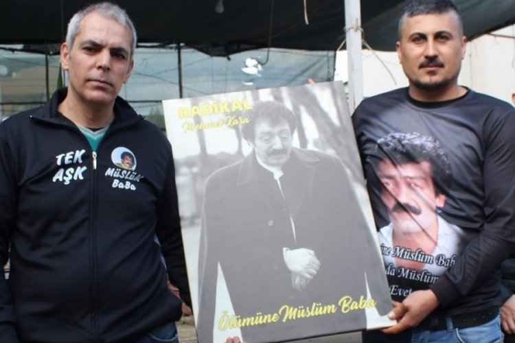 M&uuml;sl&uuml;m G&uuml;rses &ouml;l&uuml;m yıl d&ouml;n&uuml;m&uuml;nde hayranları tarafından anıldı