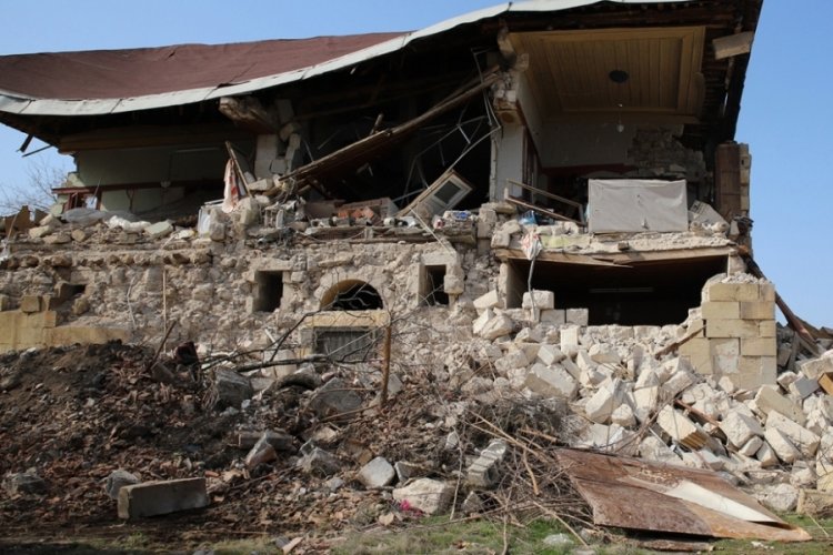 Zerda dizisinin konağı depremde yıkıldı