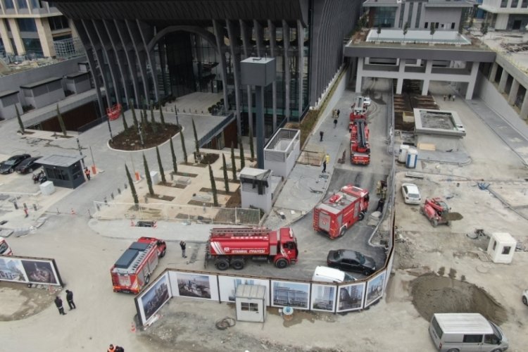 &Uuml;mraniye'de finans merkezinde yangın paniği