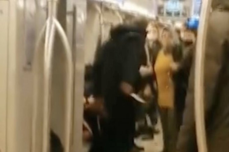 İstanbul'da metrodaki bı&ccedil;aklı saldırganın cezası d&uuml;ş&uuml;r&uuml;ld&uuml;
