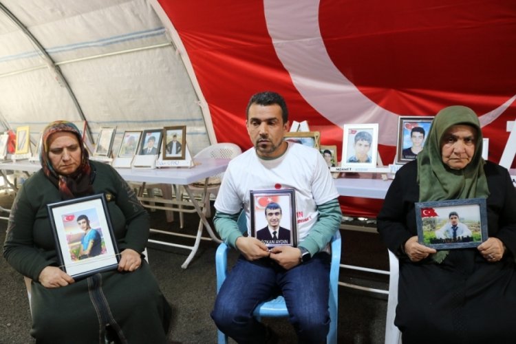 Ailelerin HDP ve PKK'ya karşı evlat m&uuml;cadelesi devam ediyor